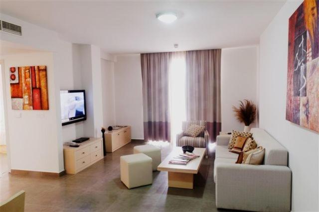 Blue Lagoon Kosher Hotel Paphos Exterior photo